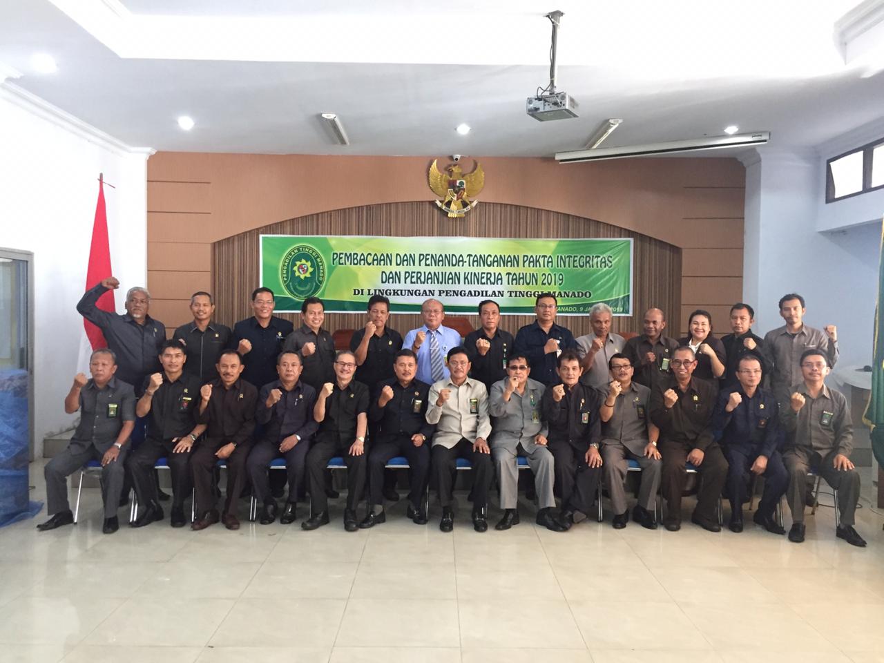 Pembacaan dan Penandatanganan Pakta Integritas di Lingkungan Pengadilan Tinggi Manado dan Ketua Pengadilan Negeri se-Wilayah Pengadilan Tinggi Manado Tahun 2019